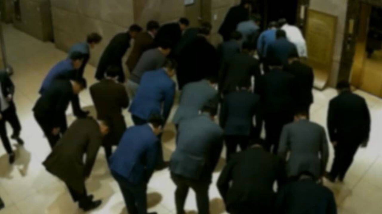 Dongdaemun faction members performing a deep bow (gangster-style greeting)