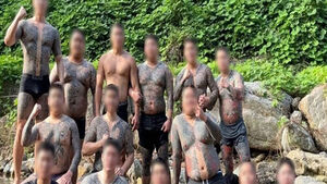가슴에 '동대문' 새겼다&hellip;"우린 근본" 학교 '짱' 모은 조폭