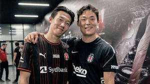 경기 뒤 만난 이한범(왼쪽)과 오현규