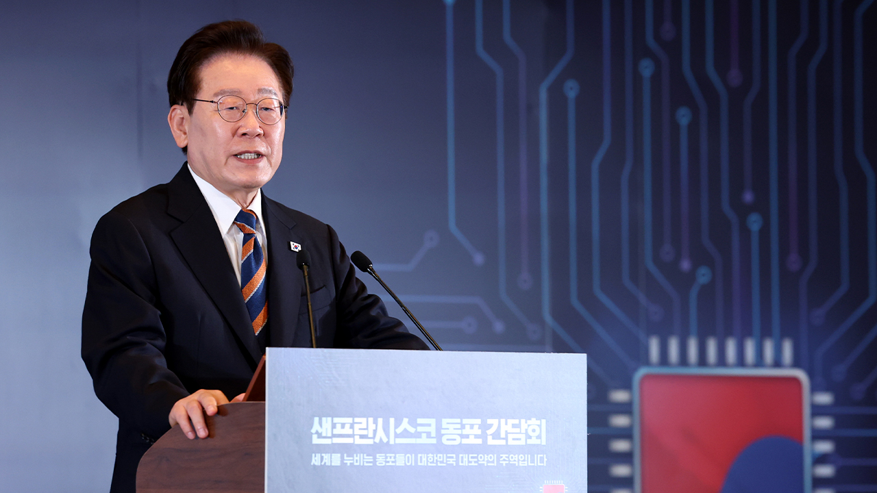 이 대통령 "한국 반도체 공장 없인 세계 산업 안 돌아가"