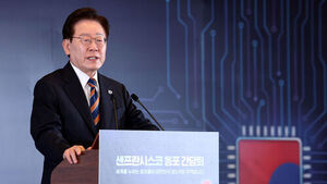 President Lee: 'Global Industry Cannot Run Without South Korean Semiconductor Plants'