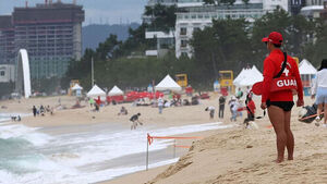 Water Accidents Strike Gangwon Beaches Amid Scorching Heat; Three Transported in Cardiac Arrest