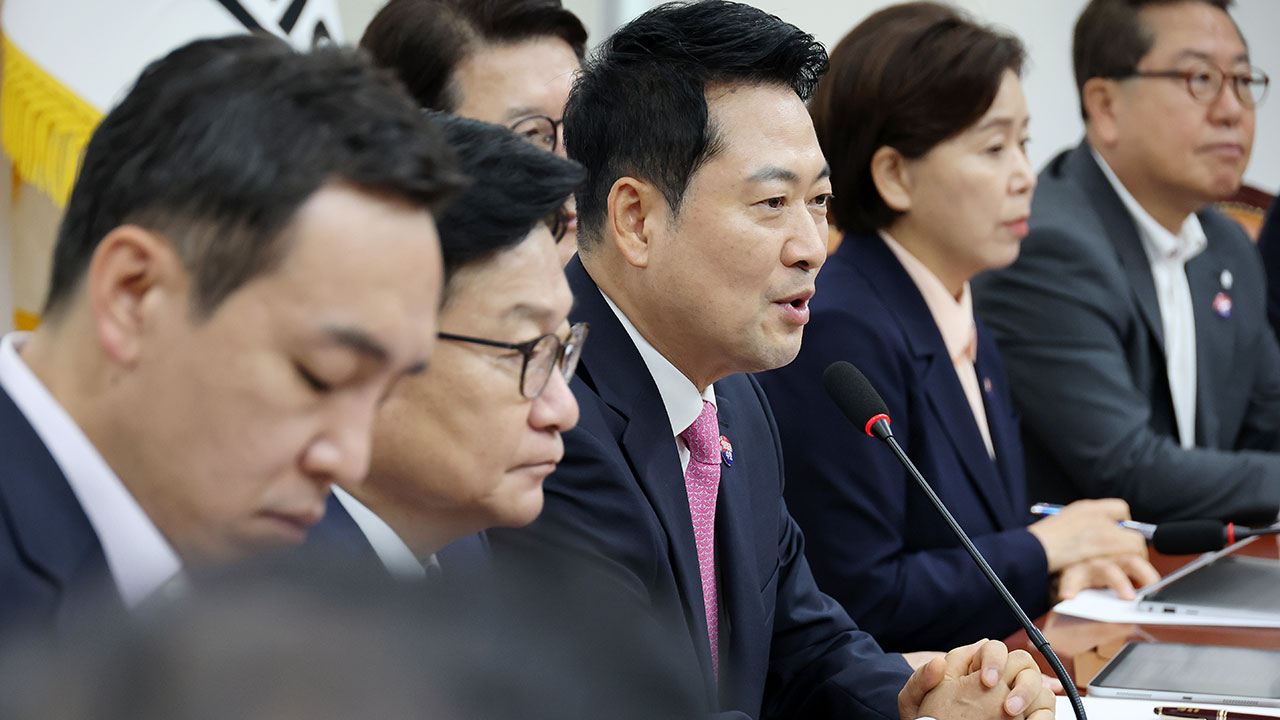 국힘 최고위 "'멱살 소동' 권영진 최고수준 징계 필요…자진 탈당 권유도"