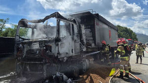 Truck Fire Near Namgimcheon IC Extinguished After 1.5 Hours, Causing 1km Traffic Congestion