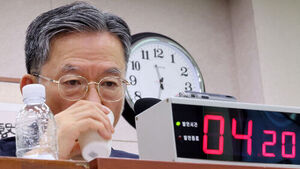 DPK Lawmaker Urges Resigned Justice Minister Chung Seong-ho to Sacrifice for President