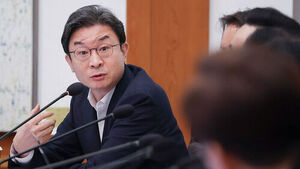 Lee Eok-yeon: "Maintain Household Debt Management Stance, but Ease Inconveniences with Targeted Support"