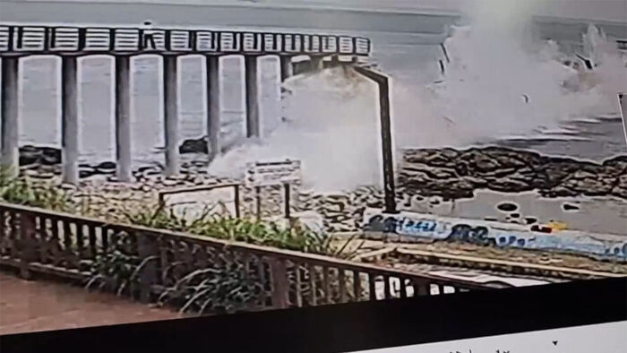 "몇 초 차이로 살았다, 천운"&hellip;CCTV 속 다리 붕괴 순간