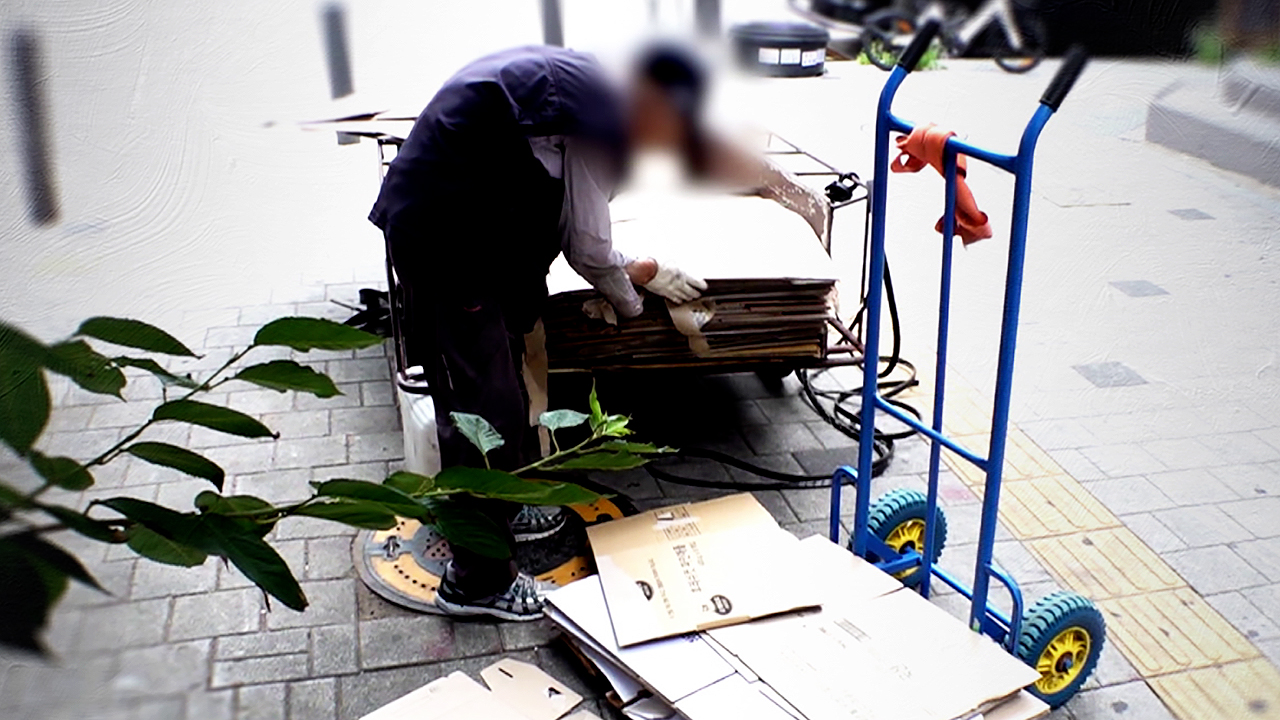 땡볕에서 일하고 밤엔 열대야… 선풍기로 버틴다 