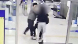 순식간에 덮친 남성들&hellip;KTX 타기 직전 "잡았다"