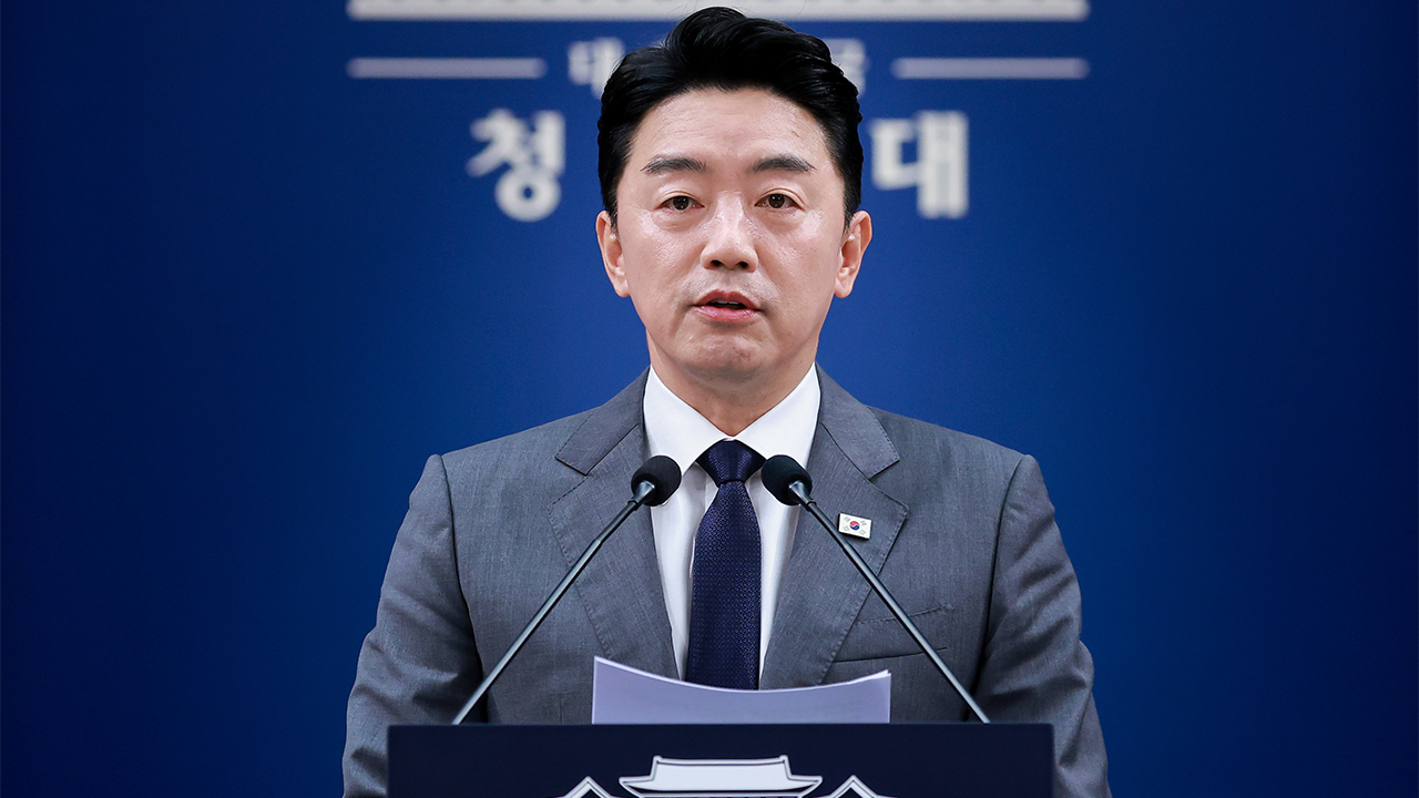 강훈식 "이 대통령 '연임, 헌법이 허용 않고 국민도 용인 않을 것' 언급"