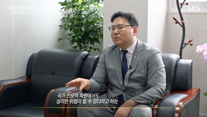 김해공항에 나타난 정체불명의 비행체7