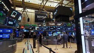 Wall Street Mixed as Hopes for Hormuz Reopening Lead to Pause; Nasdaq Falls 0.8%
