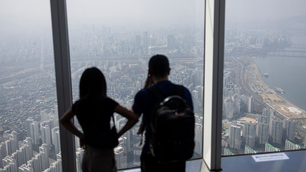 Panoramic view of apartments in Seoul (Photo: Yonhap News)