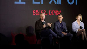 Christopher Nolan Visits Korea for the First Time for 'Odyssey': Peak Box Office and Influence