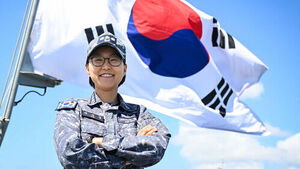 First Female Officer Appointed to Command Large Navy Vessel: Captain Bae Seon-young Takes Helm of ROKS Dokdo