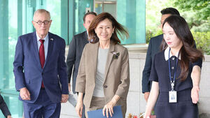 New U.S. Ambassador Steel Pays Courtesy Call on Foreign Minister Cho Hyun to Discuss Bilateral Ties