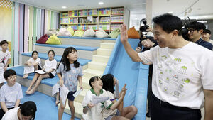 서울형 키즈카페와 우리동네키움센터 방문해 돌봄정책 점검하는 오세훈 서울시장
