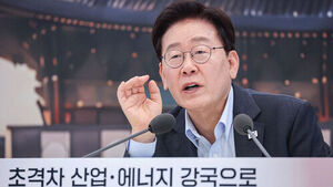 President Lee Receives Policy Briefings from Foreign, Defense, and Unification Ministries in Morning, Followed by Justice Ministry and Police in Afternoon