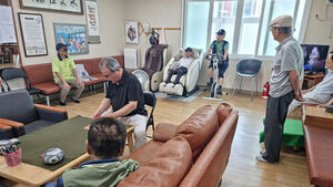 Over 6,000 Senior Centers to Operate Daily Until 9 PM Through September Amid Heatwaves
