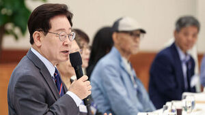 President Lee Meets Bereaved Families of Pro-Democracy Activists: "Ensure You Never Have to Wander the Streets Again"