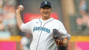 Former Big Leaguer Lee Dae-ho Throws Ceremonial First Pitch at MLB Mariners-Tigers Game