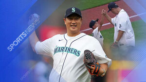 Lee Dae-ho Throws Ceremonial First Pitch at MLB Seattle Game with Son