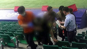 관중 잇따라 실신&hellip;프로야구 사상 첫 '폭염 중단'