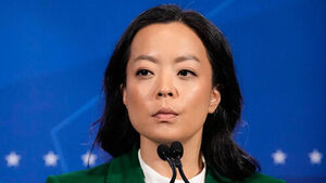 US Progressive Figure Sanders Declines to Endorse Korean-American Wisconsin Governor Candidate