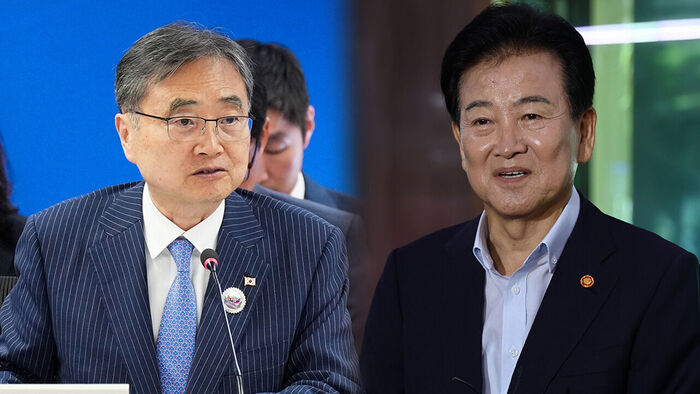 Foreign Minister Cho Hyun, Unification Minister Chung Dong-young