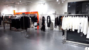 The Era Where 'Worn Clothes' Become Money... Second-Hand Apparel Thrives Amid High Inflation