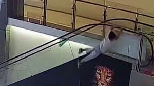 Hanging on an Escalator and Screaming... A Terrifying Moment at a Shopping Mall