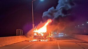 Truck Fire Causes 3 km Tailback on Jungbu Naeryuk Expressway in Gimcheon