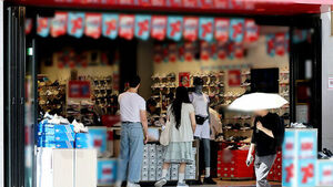 Doors Open, AC Blasting in Heatwave... Local Govts Not Even Enforcing Crackdowns