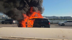 Vehicle Fire on Olympic-daero Near Hangang Bridge Causes Morning Traffic Congestion