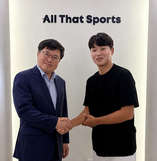 프로골퍼 최찬(오른쪽) (사진=올댓스포츠 제공, 연합뉴스)