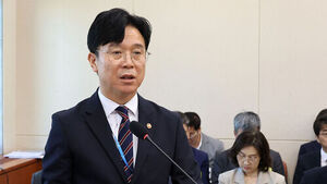 Labor Minister Says Enforcement Ordinances, Rules Being Reviewed Multi-dimensionally for Yellow Envelope Bill's Dispute Criteria