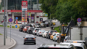Russia Faces Refining Crisis from Heavy Ukraine Strikes, Imports Gasoline Even from India