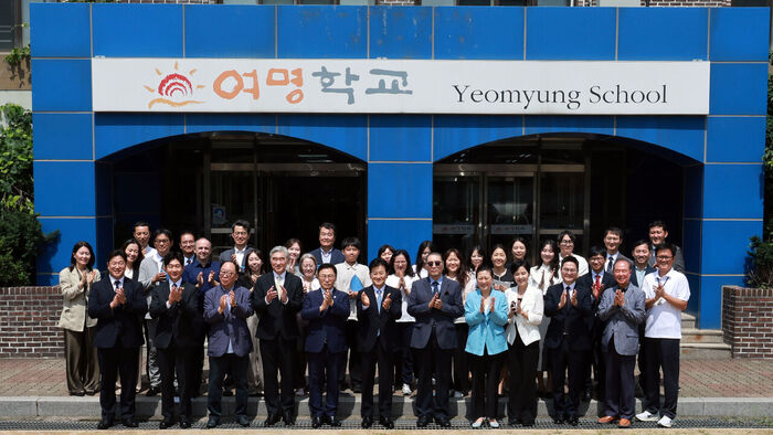 Attendees, including Unification Minister Chung Dong-young and Hyundai Motor Group President Sung Kim, pose for a commemorative photo after holding a 'business agreement ceremony for the construction of the Yeomyung School building' at Yeomyung School in Gangseo-gu, Seoul, last month on the 24th.