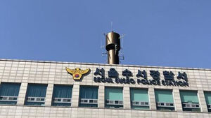 Naked Man with Hammer Smashes Apartment Doors in Gangnam