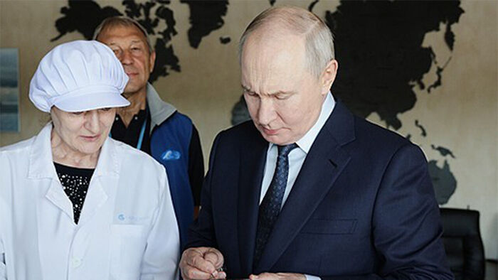 Russian President Vladimir Putin making his first visit to the Kuril Islands (Photo: AP, Yonhap News)