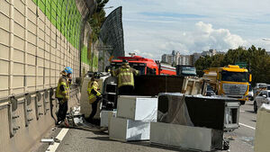 Truck Collision on Seoul Ring Expressway in Incheon Leaves Driver in His 50s Rescued