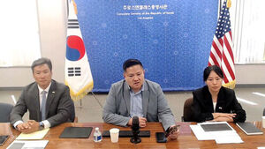 유학생 비자 제도 설명하는 이지은 영사(우측부터), 김덕균 변호사, 이승용 영사