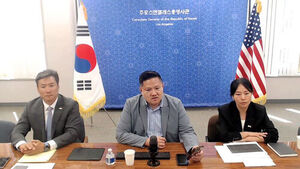 유학생 비자 제도 설명하는 이지은 영사(우측부터), 김덕균 변호사, 이승용 영사
