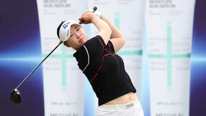 Kim Min-sol Takes Solo Lead in 2nd Round of KLPGA Mediheal Championship... Pursuing 'First Rookie to Win 4 Times in a Season'