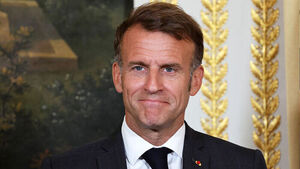 Macron Goes on Vacation Amid Heatwaves and Wildfires; Socialist Leader Sarcastic: 'Well Done'