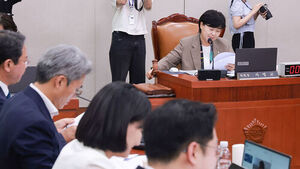 Ruling Bloc Lawmakers Vow to Hold Chief Justice Cho Hee-dae Accountable for 'Delayed Trial' of Kim Keon-hee