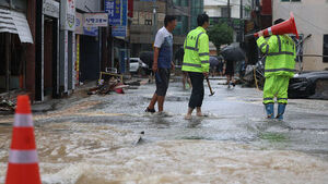 Rain on South Coast Until Morning, Scattered Showers in Afternoon, Followed by Sweltering Heat