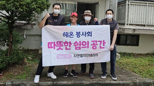 Home Filled with Decade-Old Trash Cleaned Up for Elderly Resident in Public-Private Joint Effort