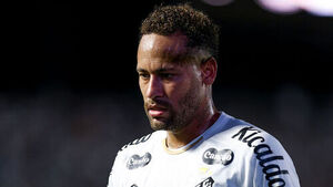 Neymar Becomes First Player Forced Off for 1 Minute Under New Time-Wasting Rule