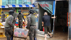 Schools and Commercial Districts in Chaos: "We Might Have to Give Up Business"